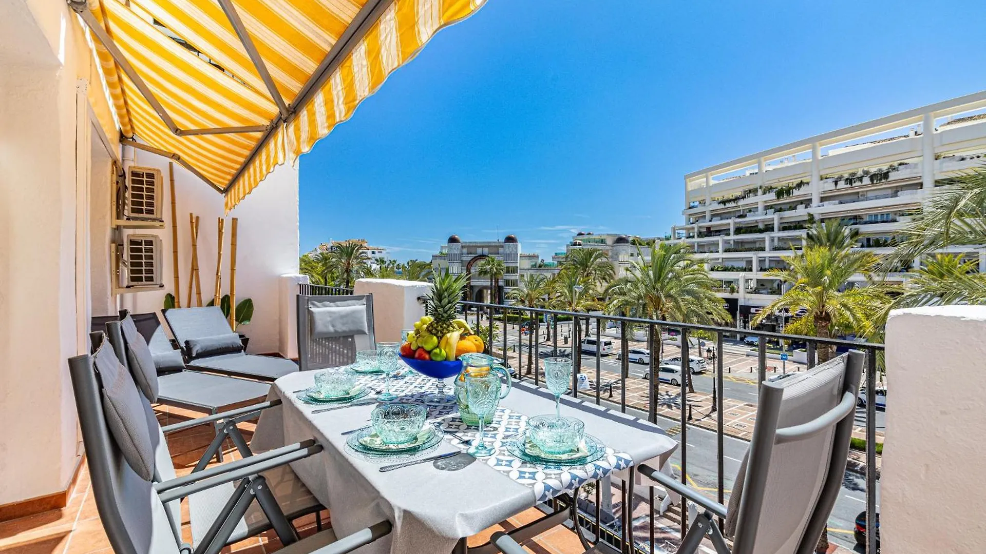 Starlite Puerto Banus ile iletişim